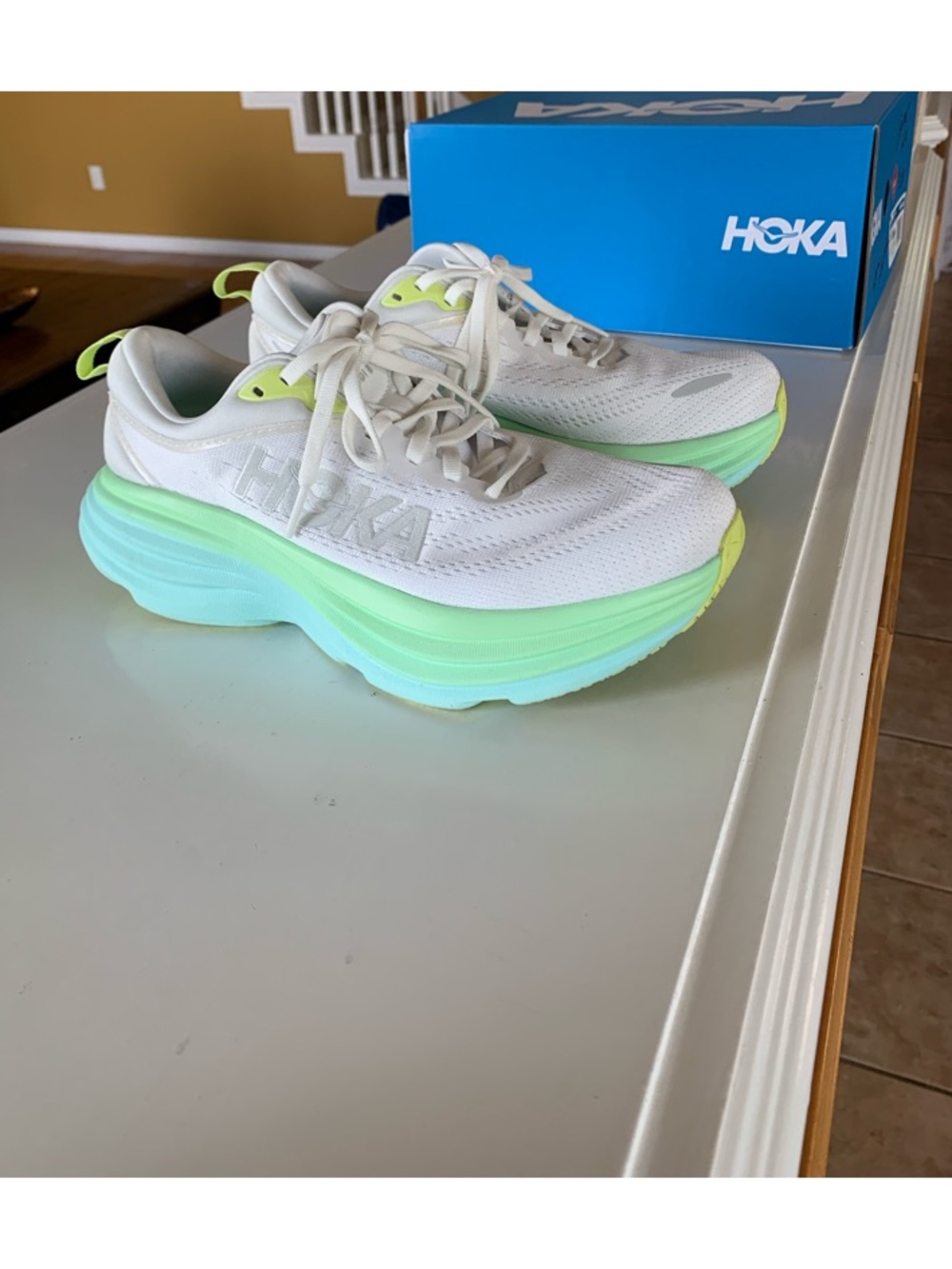 Hoka Women's White & Neon Green Gradient Cushion Running Shoes
Hoka Bondi 8